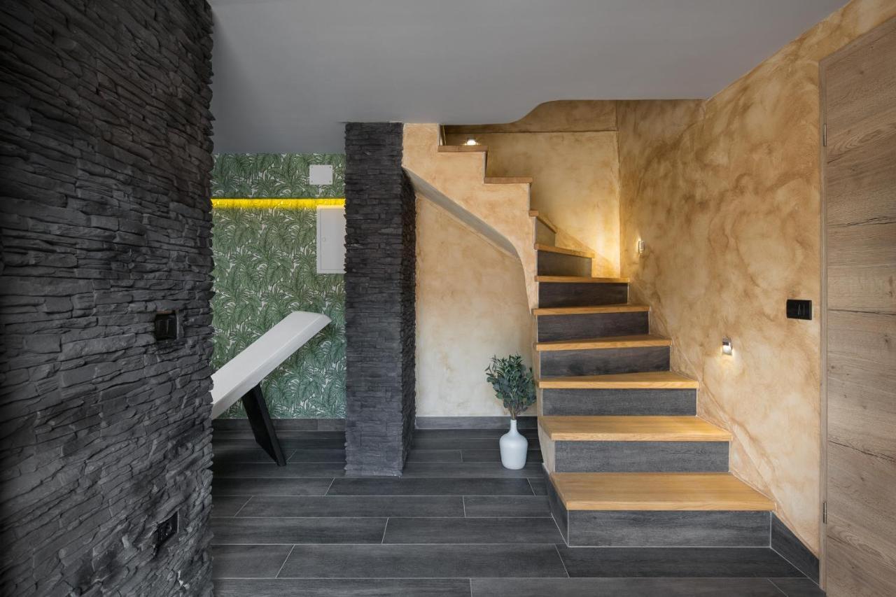 Villa Vesna With Sauna, Hot Tub Potpićan Esterno foto