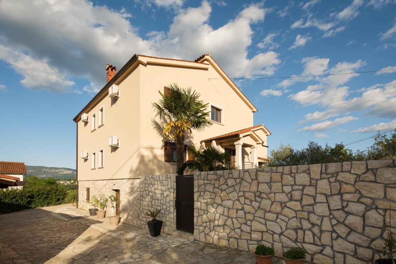 Villa Vesna With Sauna, Hot Tub Potpićan Esterno foto