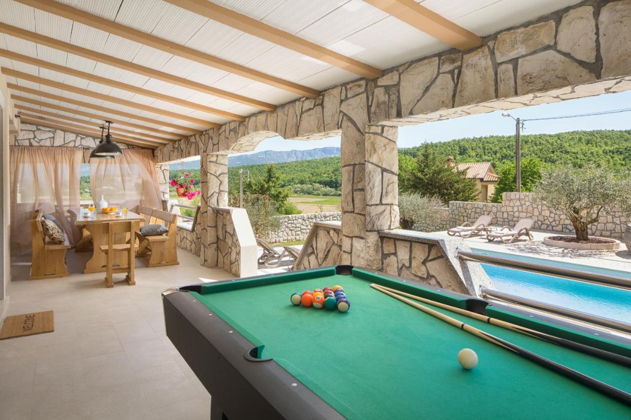 Villa Vesna With Sauna, Hot Tub Potpićan Esterno foto