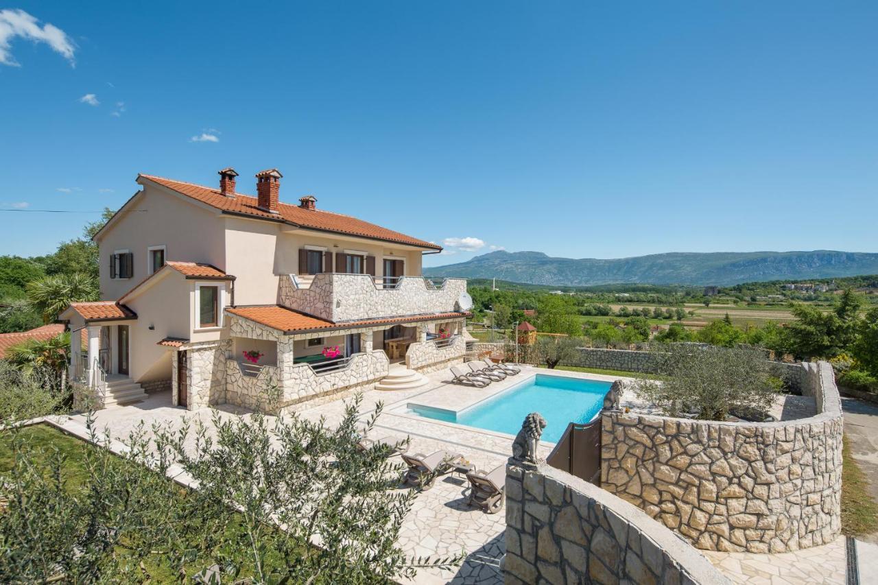 Villa Vesna With Sauna, Hot Tub Potpićan Esterno foto