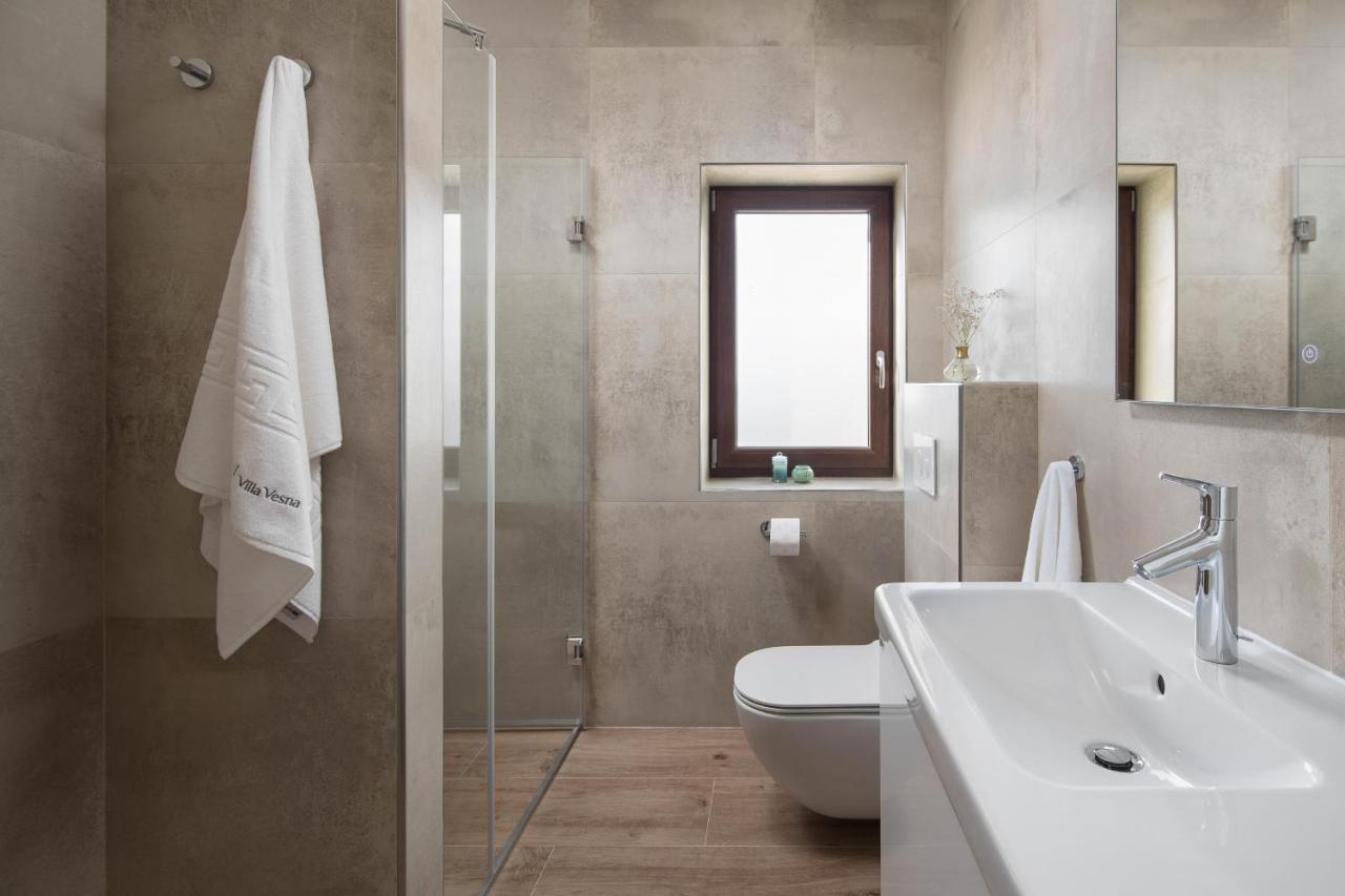 Villa Vesna With Sauna, Hot Tub Potpićan Esterno foto