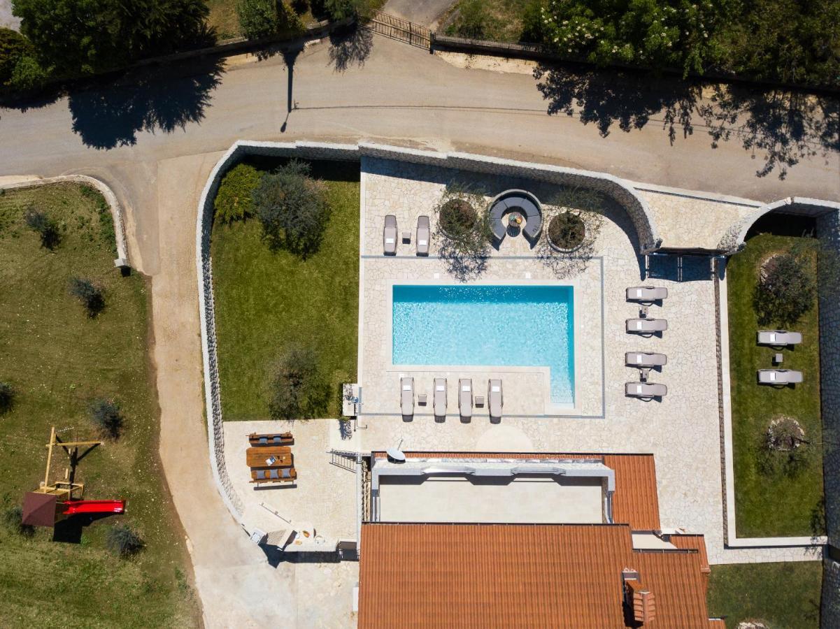 Villa Vesna With Sauna, Hot Tub Potpićan Esterno foto